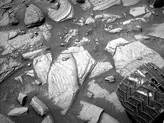 Sols 4157-4158: What Is That??