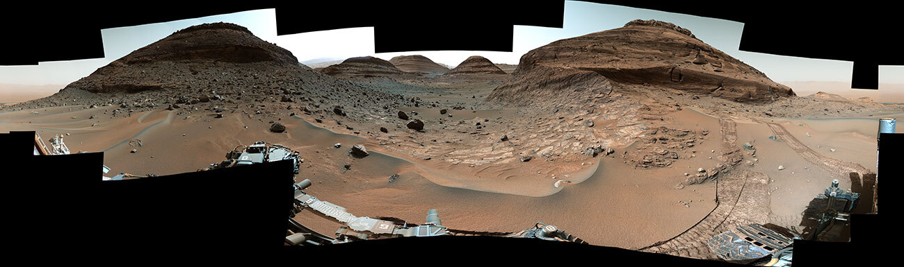 Curiosity's View of 'Paraitepuy Pass': NASA’s Curiosity Mars rover used its Mast Camera, or Mastcam, to capture this panorama while driving toward the center of this scene, an area that forms the narrow “Paraitepuy Pass” on Aug. 14, the 3,563rd Martian day, or sol, of the mission. Credits: NASA/JPL-Caltech/MSSS. Download image ›