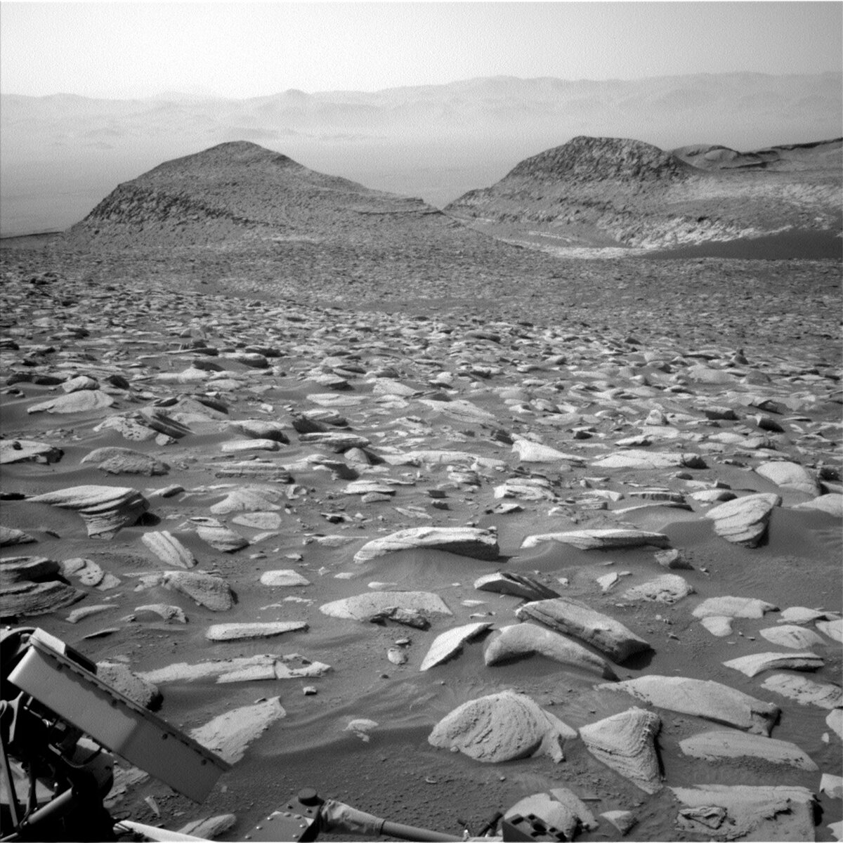 This image was taken by Left Navigation Camera onboard NASA's Mars rover Curiosity on Sol 3941.