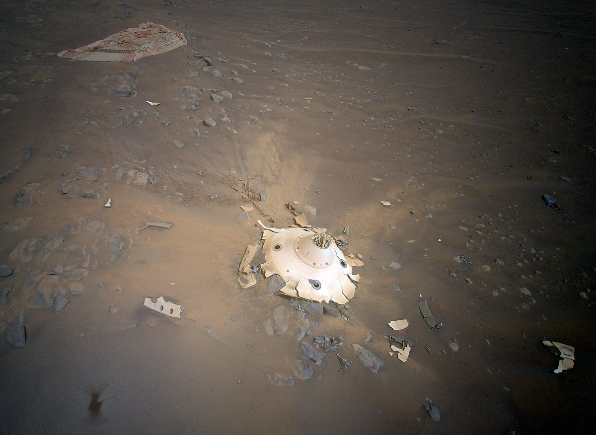 This image of Perseverance’s backshell and parachute was collected by NASA’s Ingenuity Mars Helicopter during its 26th flight on April 19, 2022. Images obtained during the flight may provide insight into the components’ performance during the rover’s entry, descent, and landing on Feb. 18, 2021.