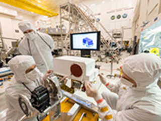 Technicians install a Mastcam-Z high-definition camera in the remote sensing mast that will later go on NASA's Mars 2020 rover.