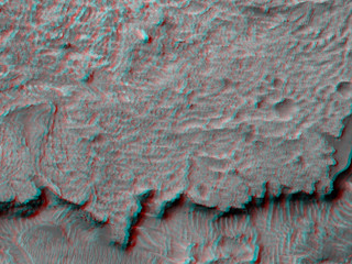 This image covers plains near Aureum Chaos.