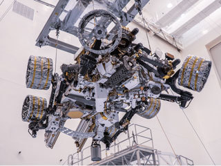 An image of the testing of Perseverance's center of gravity at KSC