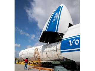 The Atlas V booster for Mars 2020 is lifted up in the Vertical Integration Facility in Florida