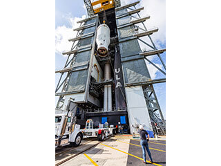 Workers hoist the Centaur upper stage atop the Atlas
