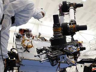 Building Curiosity: Engineers give the rover lessons in hand-eye coordination.