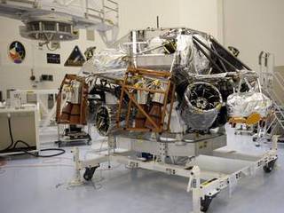 At the Payload Hazardous Servicing Facility at NASA's Kennedy Space Center in Florida, integration between a rocket-powered descent stage and NASA's Mars Science Laboratory (MSL) rover, known as Curiosity, is complete. The descent stage will lower Curiosity to the surface of Mars.