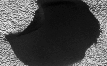 A dune in the northern polar region of Mars shows significant changes between two images taken on June 25, 2008 and May 21, 2010 by NASA's Mars Reconnaissance Orbiter.