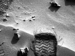 NASA's Mars rover Curiosity cut a wheel scuff mark into a wind-formed ripple at the "Rocknest" site to give researchers a better opportunity to examine the particle-size distribution of the material forming the ripple.