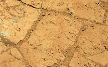 A blink pair of images taken before and after Curiosity performed a "mini drill" test on a Martian rock shows changes resulting from that activity.