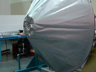 For optimal performance, it's important for the high-gain antenna to maintain a consistent temperature while the spacecraft experiences large temperature swings from being exposed to the Sun or in the eclipse behind Mars.