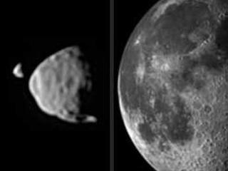 This illustration provides a comparison for how big the moons of Mars appear to be, as seen from the surface of Mars, in relation to the size that Earth's moon appears to be when seen from the surface of Earth.
