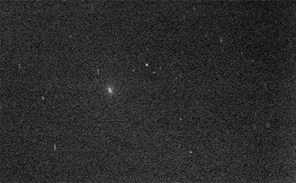 This two-image blink shows a comparison of two exposure times in images from the panoramic camera (Pancam) on NASA's Mars Exploration Rover Opportunity showing comet C/2013 A1 Siding Spring as it flew near Mars on Oct. 19, 2014.