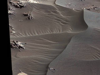 Ripples on Martian sand dunes show signs that wind moves them today, in NASA's first ever close-up view of active sand dunes, seen by Mars rover Curiosity.